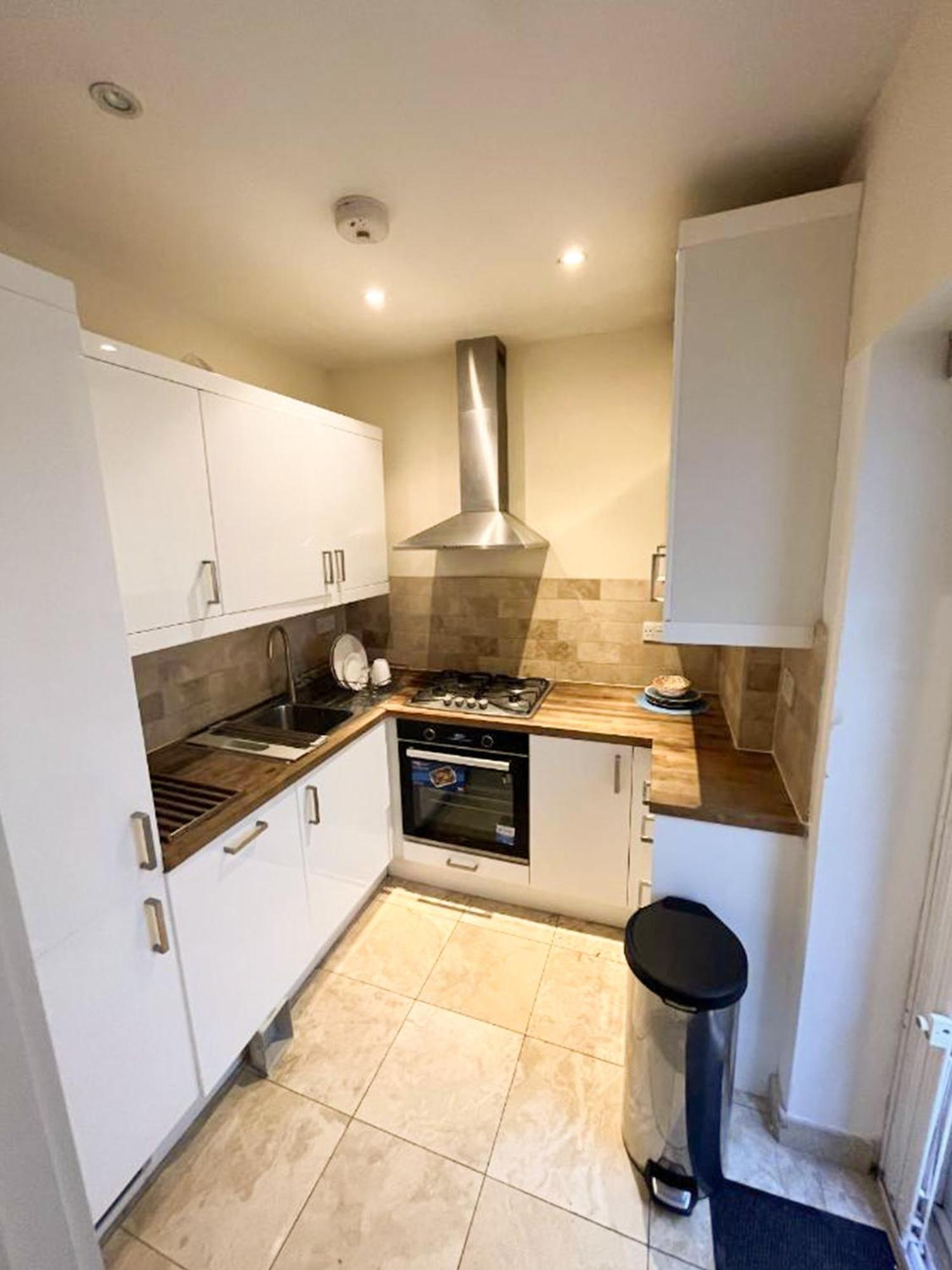 Apartment Moments From Hyde Park 런던 외부 사진